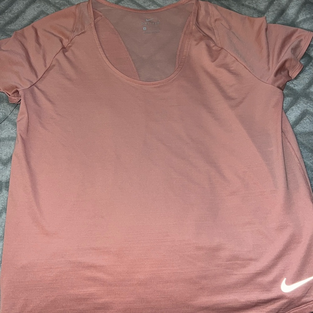 Nike Dry Fit Top in Size Medium
